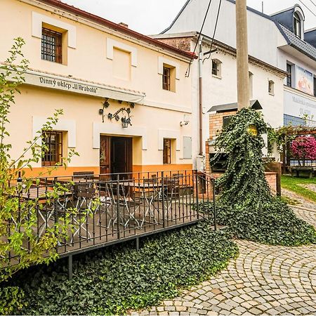 Sklep U Hrabalu Aparthotel Hustopeče Eksteriør bilde