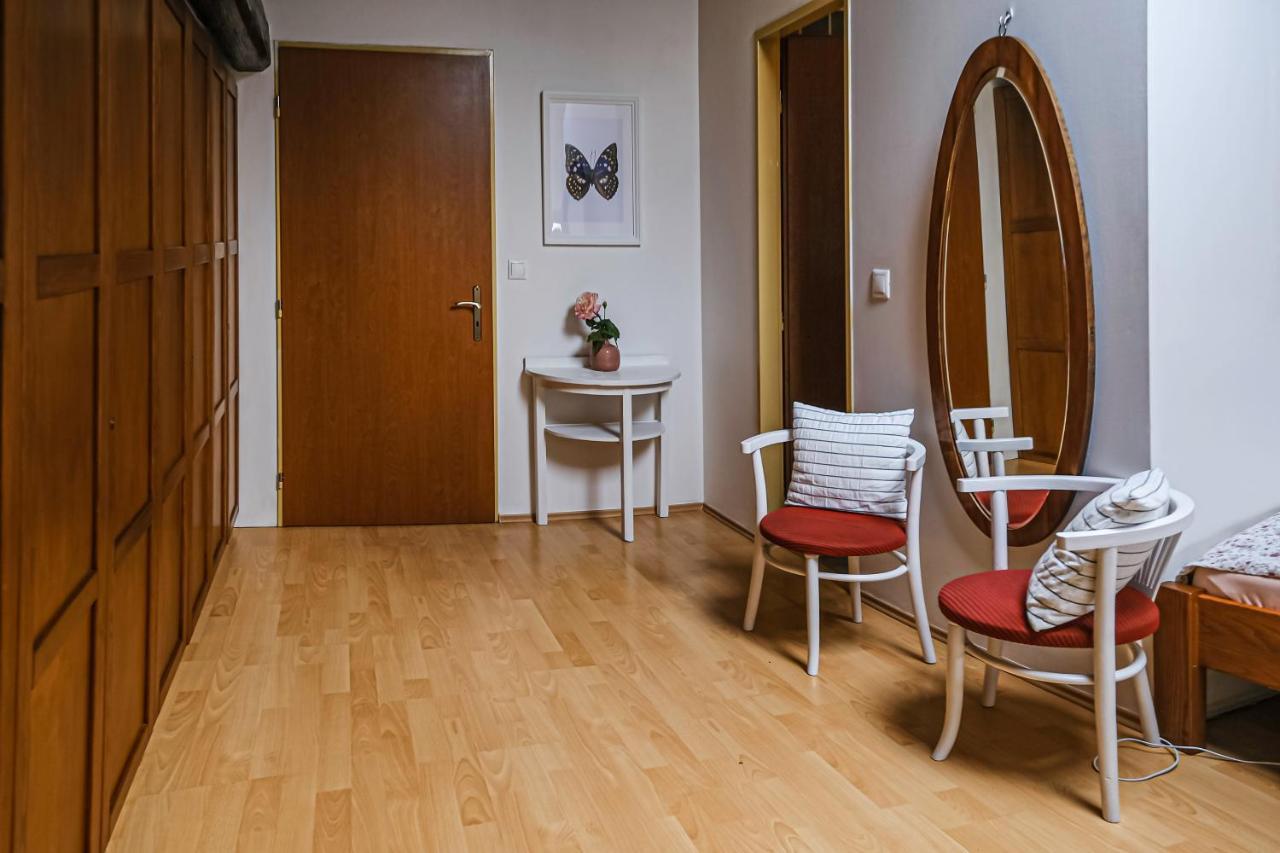 Sklep U Hrabalu Aparthotel Hustopeče Eksteriør bilde