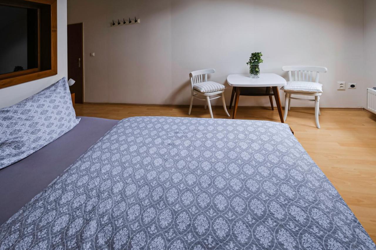 Sklep U Hrabalu Aparthotel Hustopeče Eksteriør bilde