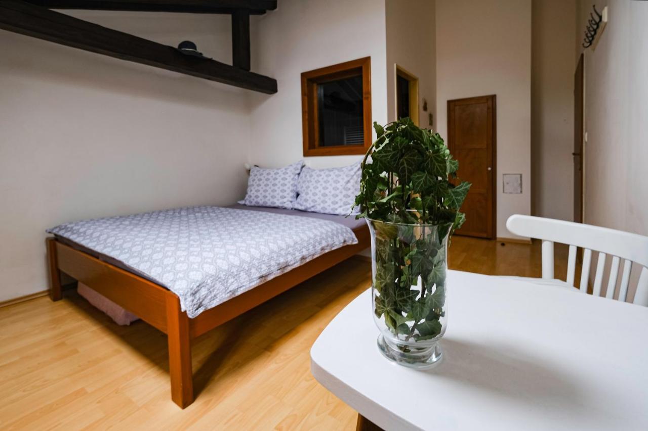 Sklep U Hrabalu Aparthotel Hustopeče Eksteriør bilde